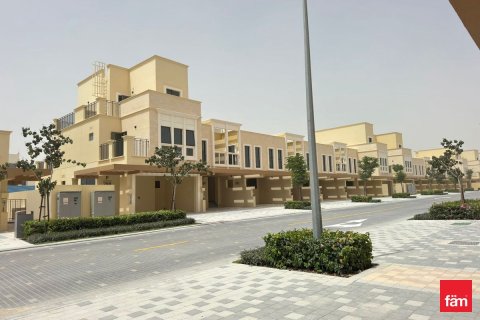 4 bedrooms Townhouse in Dubai, UAE No. 187348 3