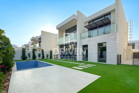 4 bedrooms Villa in District One, UAE No. 192397