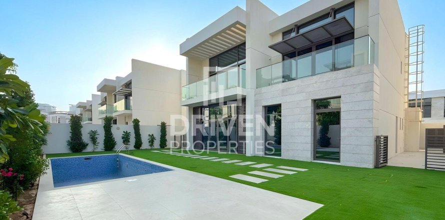 4 bedrooms Villa in District One, UAE No. 192397