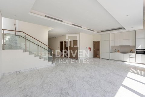 4 bedrooms Villa in District One, UAE No. 192397 3