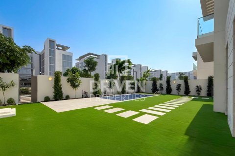 4 bedrooms Villa in District One, UAE No. 192397 5