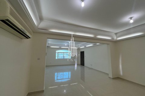 Villa de 5 chambres à Shakhbout City, UAE No. 42539 2