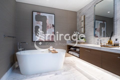 7 bedrooms Villa in Abu Dhabi, UAE No. 18506 14