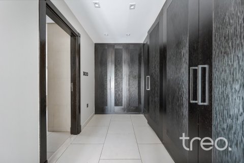 6 bedrooms Villa in Quortaj, UAE No. 187985 10