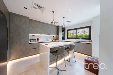 Villa de 4 dormitorios en Meadows 8, UAE No. 187986 9