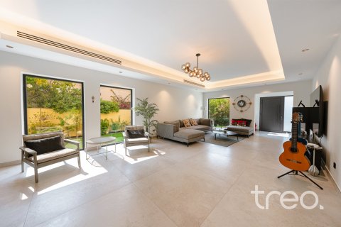Villa de 4 dormitorios en Meadows 8, UAE No. 187986 4