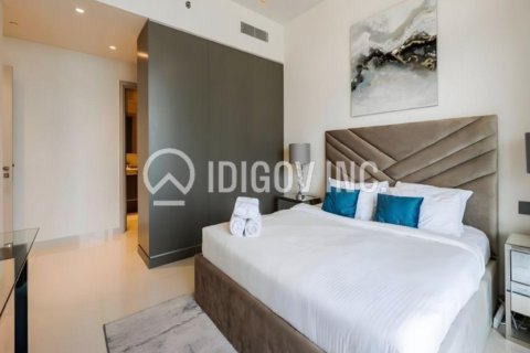 Квартира с 2 спальнями в EMAAR Beachfront, ОАЭ №136285 8