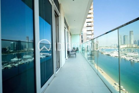Квартира с 2 спальнями в EMAAR Beachfront, ОАЭ №136285 6