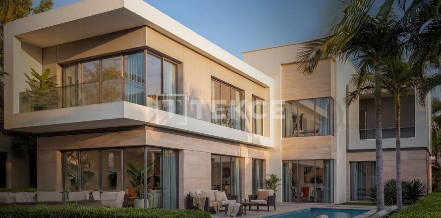 6 bedrooms Villa in Dubai Land, UAE No. 142138