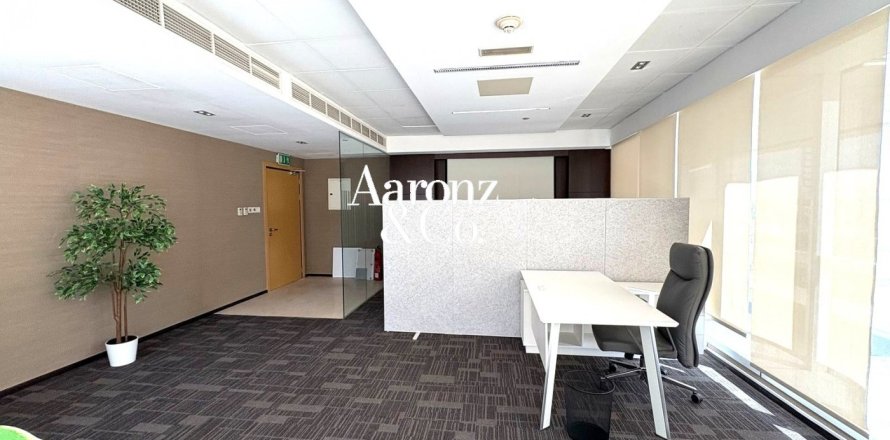 Офис 51м² в Джумейра Лейк Тауэрс, ОАЭ №171429