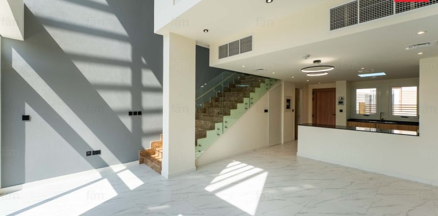 Townhouse de 2 dormitorios en Dubai, UAE No. 205047