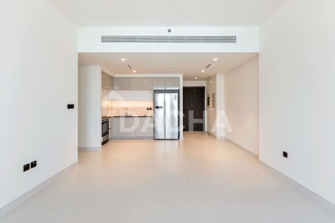 Квартира с 2 спальнями в EMAAR Beachfront, ОАЭ №162063 7