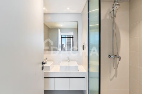 Квартира с 2 спальнями в EMAAR Beachfront, ОАЭ №162063 5