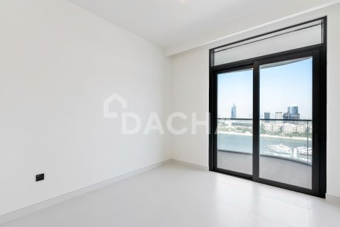 Квартира с 2 спальнями в EMAAR Beachfront, ОАЭ №162063 13