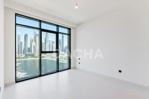 Квартира с 2 спальнями в EMAAR Beachfront, ОАЭ №162063 15