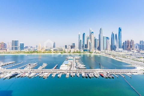 Квартира с 2 спальнями в EMAAR Beachfront, ОАЭ №162063
