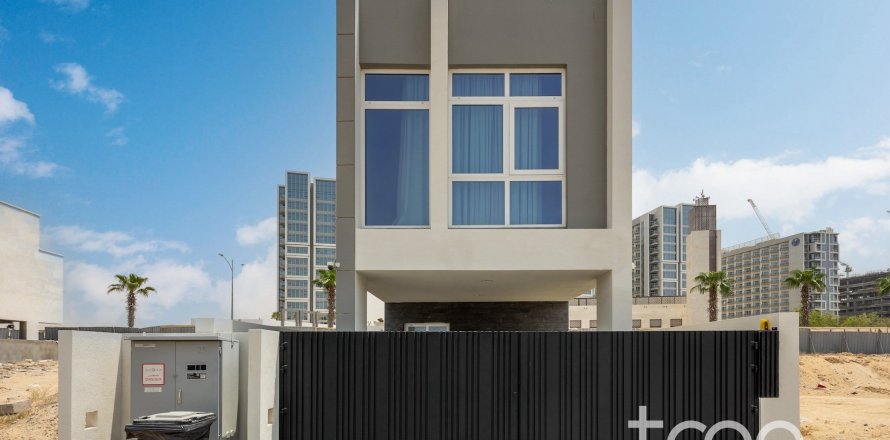 3 bedrooms Villa in Dubai, UAE No. 203894