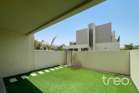 3 bedrooms Villa in EMAAR South, UAE No. 203897 4