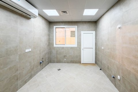 4 bedrooms Villa in Al Aweer, UAE No. 199751 17