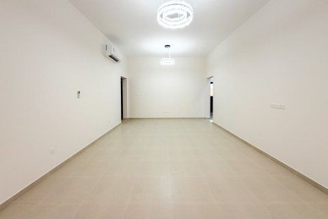 4 bedrooms Villa in Al Aweer, UAE No. 199751 20