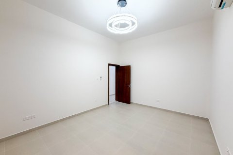 4 bedrooms Villa in Al Aweer, UAE No. 199751 8