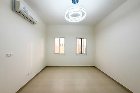 4 bedrooms Villa in Al Aweer, UAE No. 199751 14