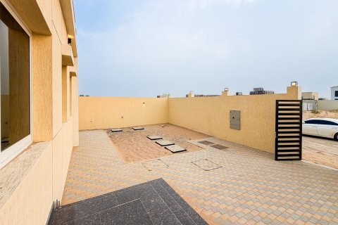 4 bedrooms Villa in Al Aweer, UAE No. 199751 3