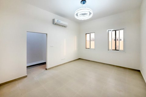 4 bedrooms Villa in Al Aweer, UAE No. 199751 15