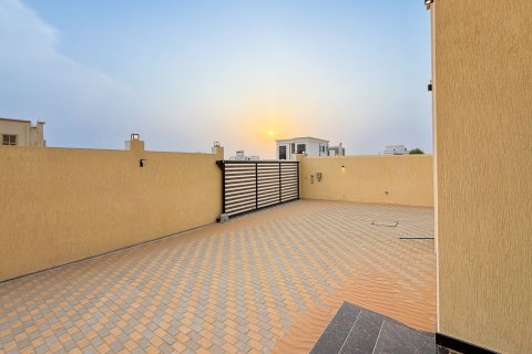 4 bedrooms Villa in Al Aweer, UAE No. 199751 9