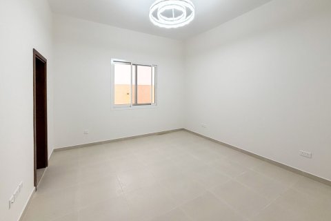 4 bedrooms Villa in Al Aweer, UAE No. 199751 13