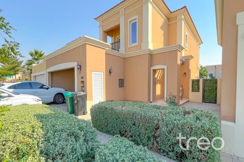 Villa de 3 dormitorios en Dubai, UAE No. 186648