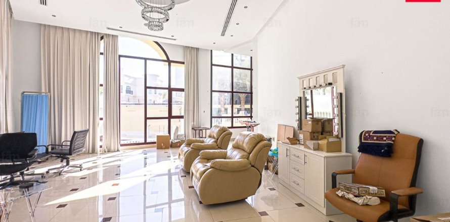 7 bedrooms Villa in Dubai, UAE No. 168813