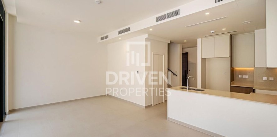 Villa de 3 dormitorios en EMAAR South, UAE No. 137888