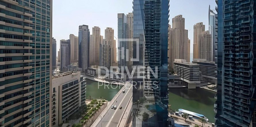 Квартира с 2 спальнями в West Avenue Tower, ОАЭ №193552