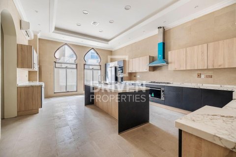 7 bedrooms Villa in Al Quoz, UAE No. 193555 5