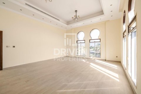 7 bedrooms Villa in Al Quoz, UAE No. 193555 13