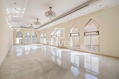 7 bedrooms Villa in Al Quoz, UAE No. 193555 2