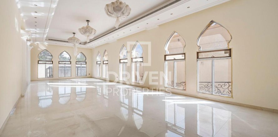 7 bedrooms Villa in Al Quoz, UAE No. 193555