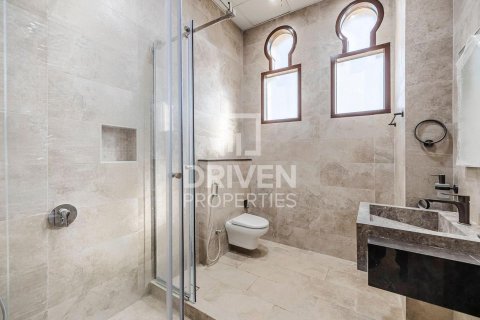 7 bedrooms Villa in Al Quoz, UAE No. 193555 3