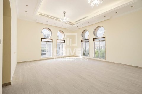 7 bedrooms Villa in Al Quoz, UAE No. 193555 6