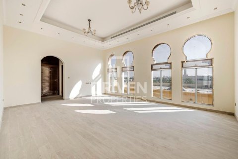 7 bedrooms Villa in Al Quoz, UAE No. 193555 9
