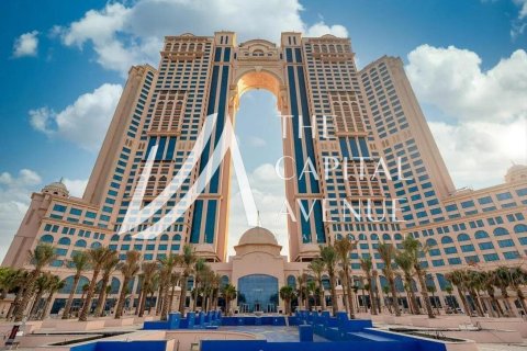 Apartment de 3 dormitorios en The Marina, UAE No. 208955