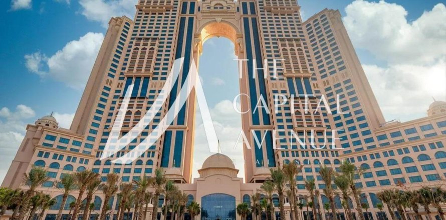 Apartment de 3 dormitorios en The Marina, UAE No. 208955