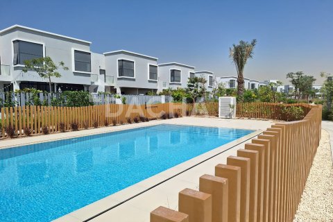3 bedrooms Townhouse in Dubai Land, UAE No. 155561 16