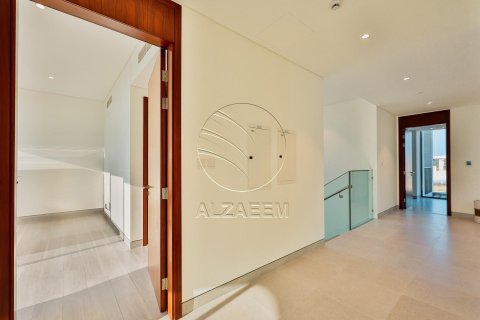 Villa de 4 chambres à Abu Dhabi, UAE No. 90270 3