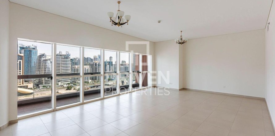 Apartment de 3 dormitorios en Dubai Internet City, UAE No. 190053