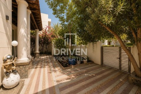 4 bedrooms Villa in District One, UAE No. 190055 16