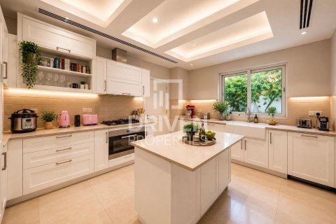 4 bedrooms Villa in District One, UAE No. 190055 12