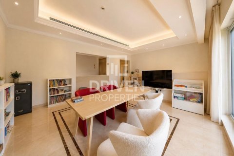 4 bedrooms Villa in District One, UAE No. 190055 11