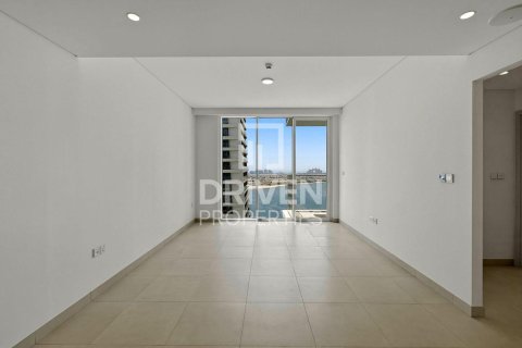 Квартира с 2 спальнями в EMAAR Beachfront, ОАЭ №192779